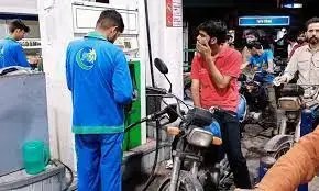 حکومت نے عید سے قبل پیٹرول کی قیمت میں بڑا اضافہ کردیا