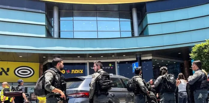 اسرائیلی شاپنگ مال میں چاقو حملہ