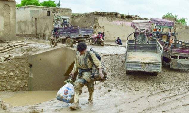 افغانستان میں شدید سیلاب سے 300 افراد ہلاک اور ہزاروں بے گھر ہوگئے